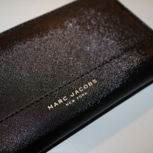 NWT Marc Jacobs Saffiano Leather Zip Wallet